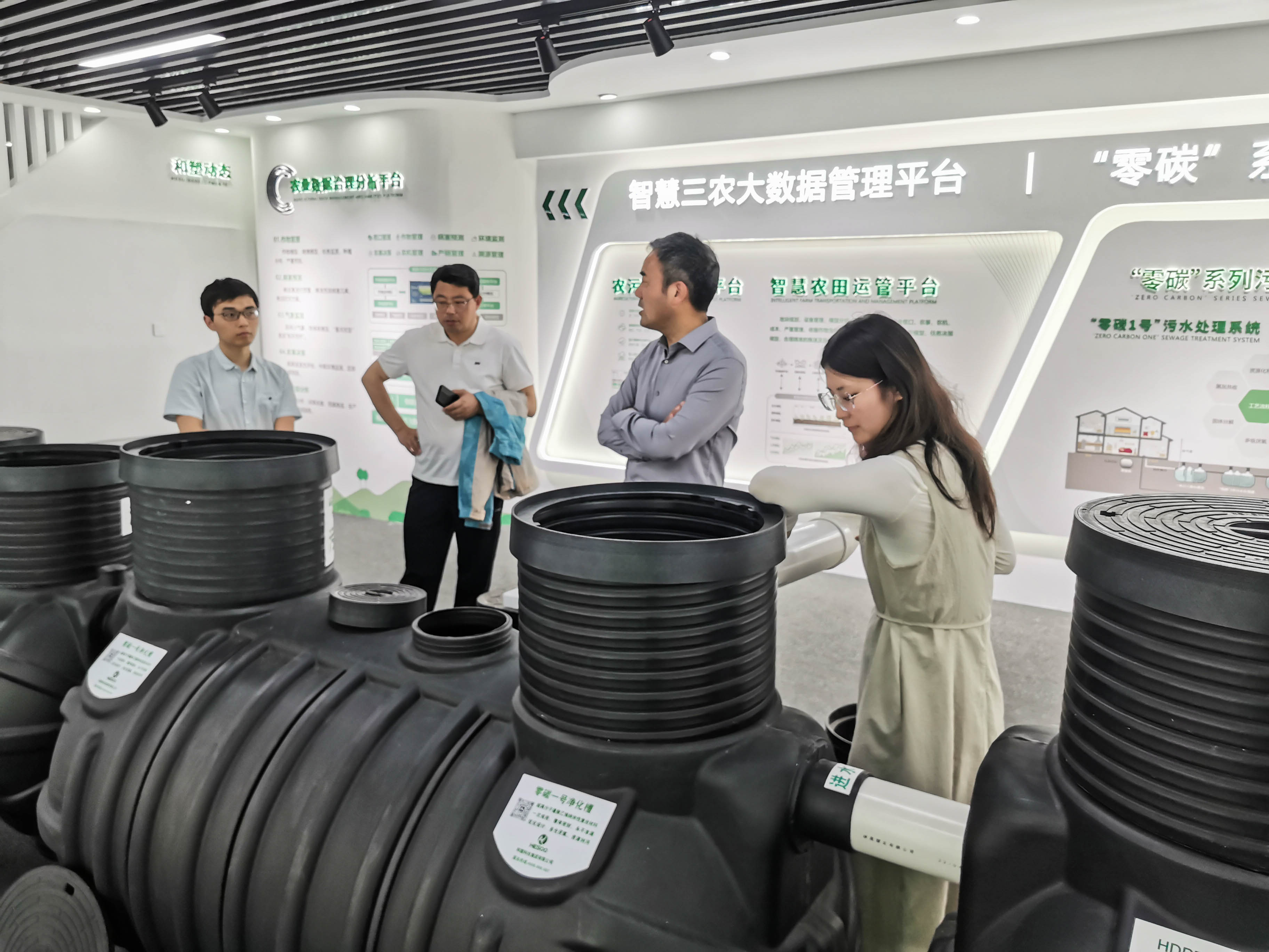 鹽都區(qū)住建等部門(mén)領(lǐng)導(dǎo)來(lái)我司參觀(guān)考察